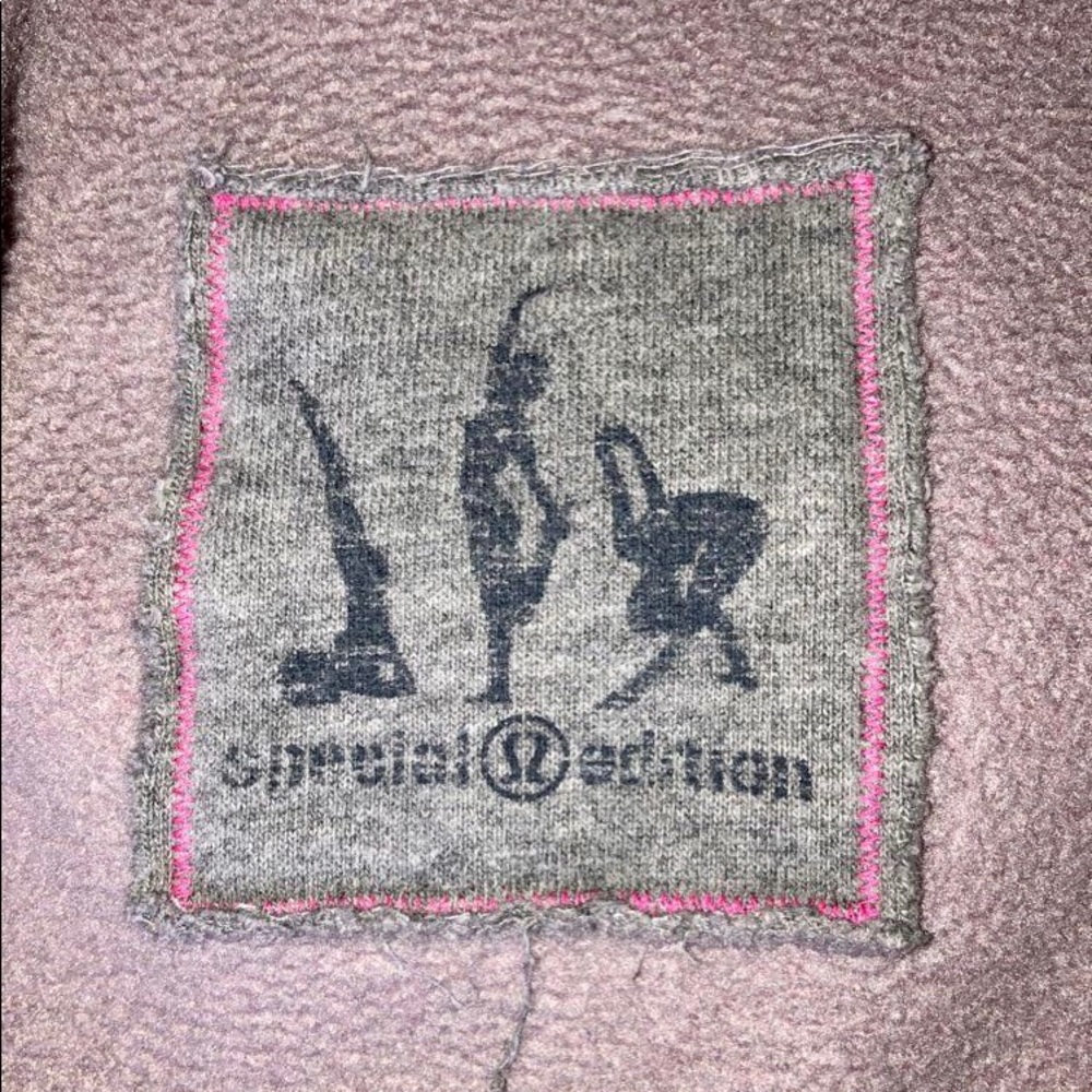 Lulu lemon jacket EUC - Picture 6 of 6